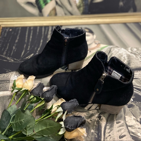 Women Casual Zipper Boots. Size - 38